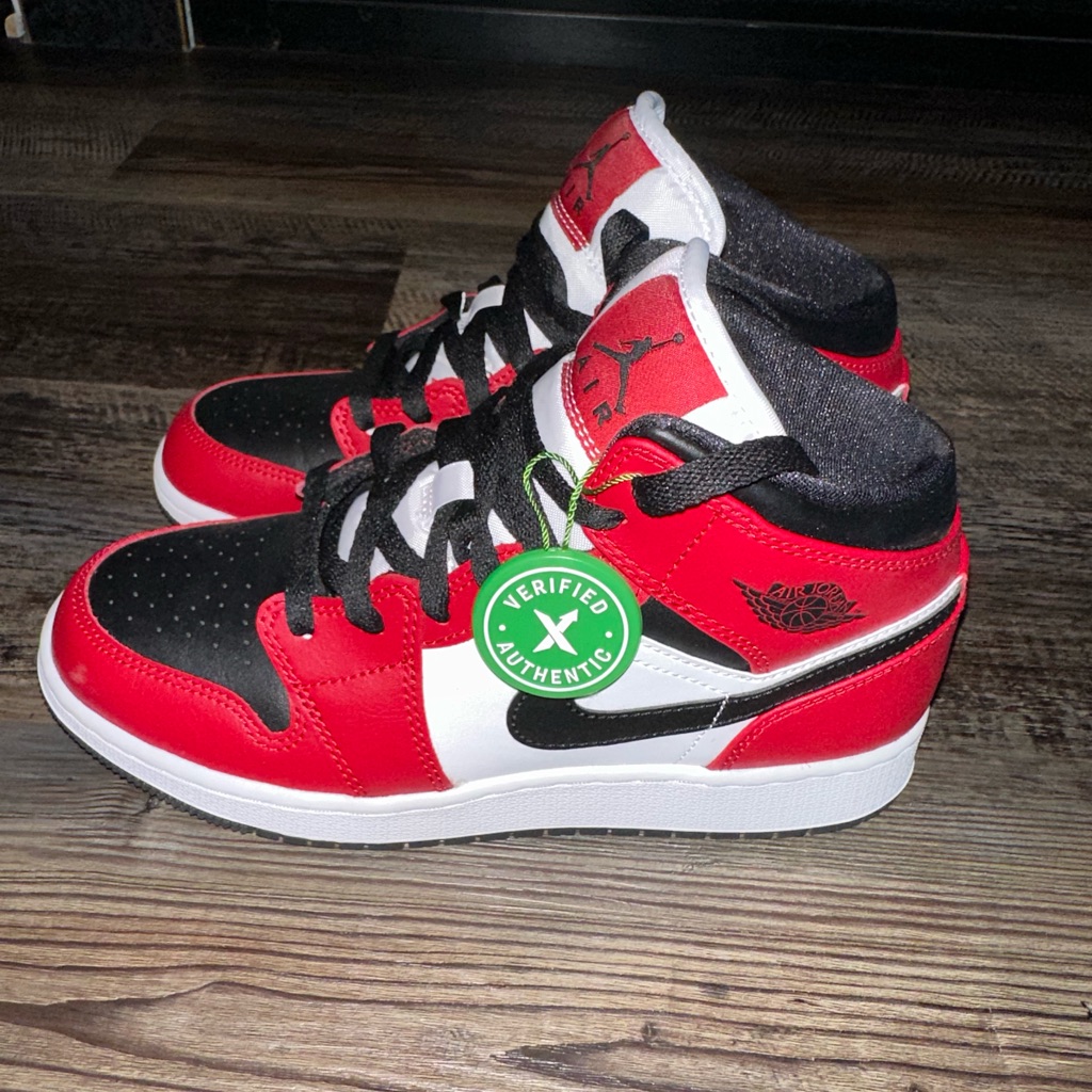 Air Jordan 1 Mid Chicago Toe Gs